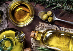 ماست و خیار با روغن زیتون و زیتون خردشده
